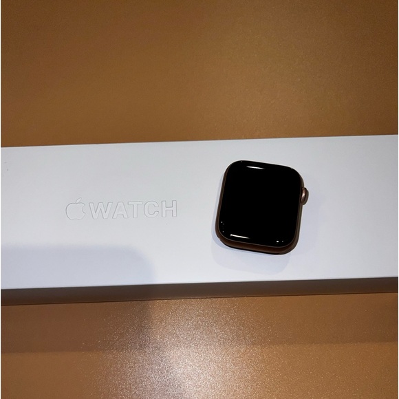 ⌚️NWT APPLE WATCH SERIES 7 45mm SILVER STAINLESS STEEL CASE W/ BLACK BAND - Picture 9 of 16
